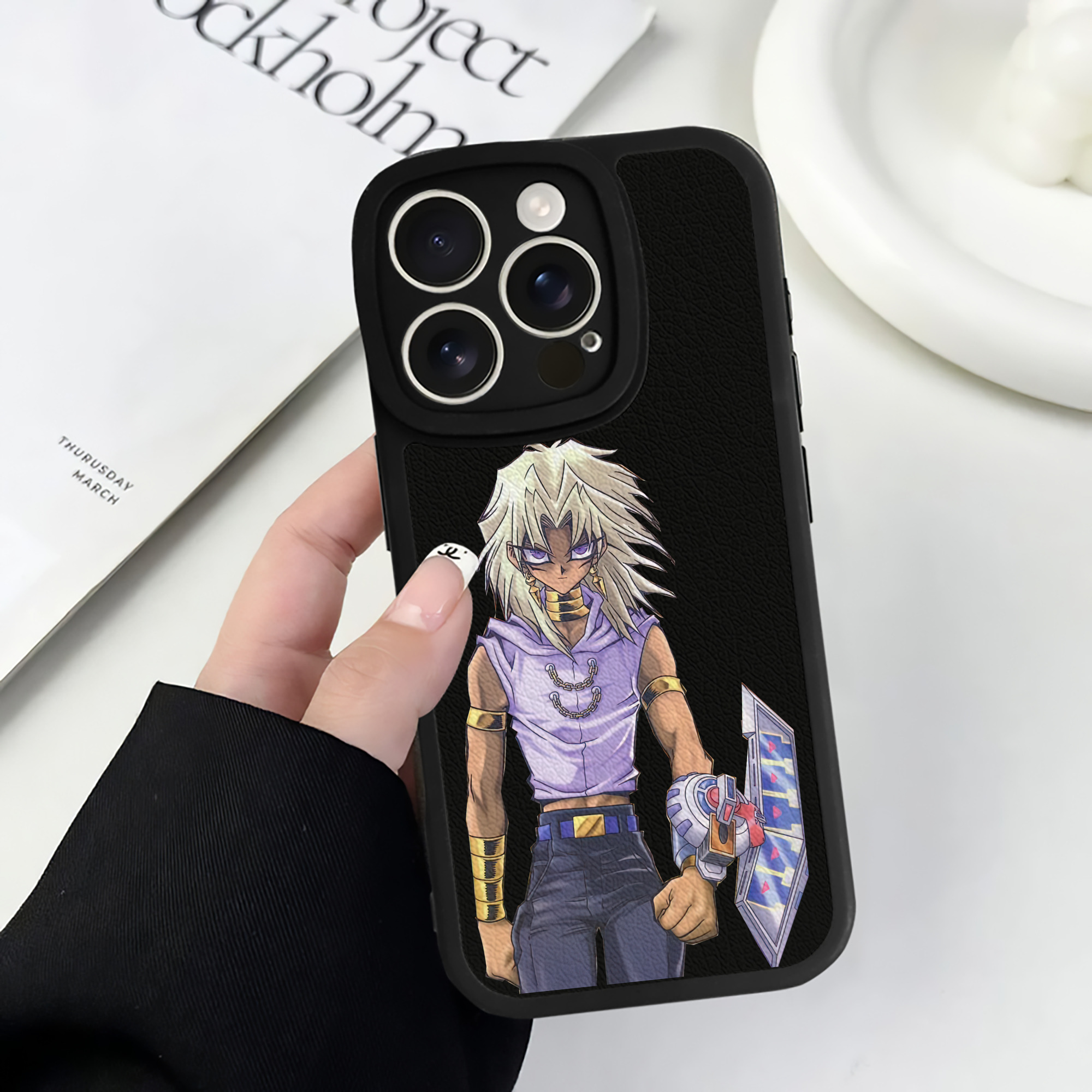 （画像用） 遊☆戯☆王 Yu-Gi-Oh! 【iPhone 16シリーズ対応】シリコンスマホケース（レザー調） 材質：シリコン